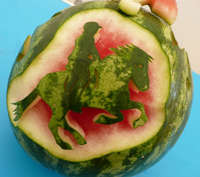 Pferd im Galopp auf einer Melone